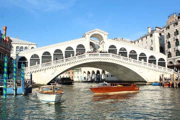 Shared Transfer in Venice