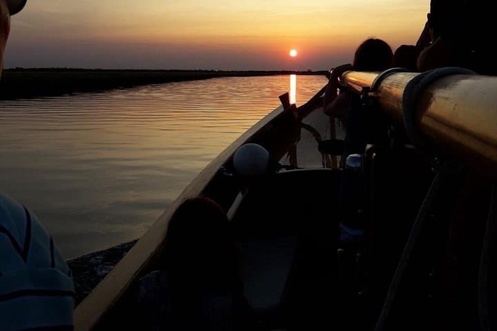 Sunset Traditional Boat Tour with Prosecco