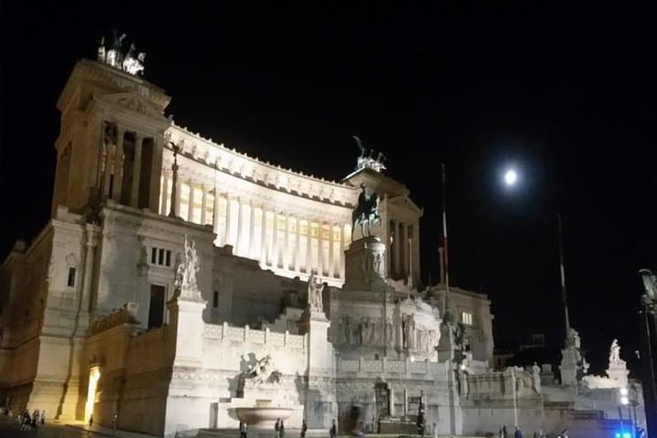 Rome Illuminated: Private 2-Hour Night Sightseeing Tour