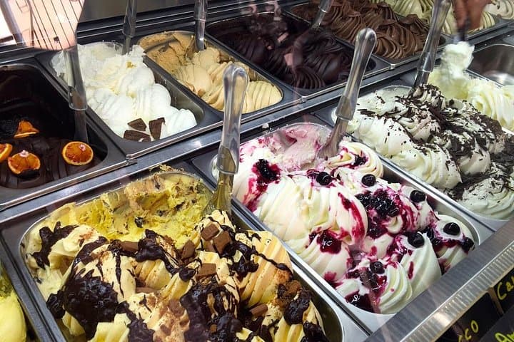 Roman Delights: Private Tour with Pizza, Gelato, City Highlights