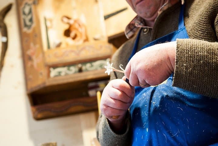 we discover some wood carver