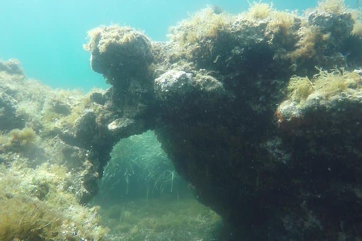 Aenaria Roman walls