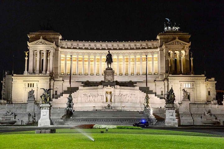 Rome by Night Private Walking Tour With Dinner