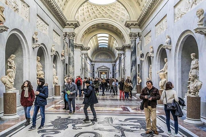 Private 4 hours tour to Vatican Museums, Sistine and StPeter's