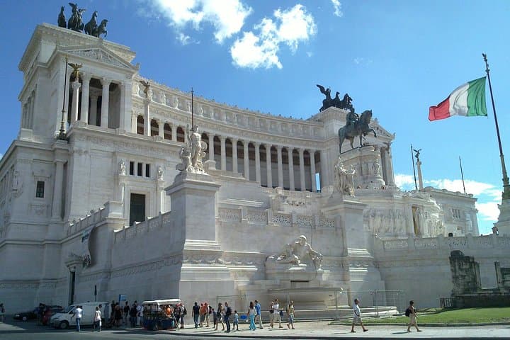 Private daytour of Rome from Civitavecchia port van Mercedes V