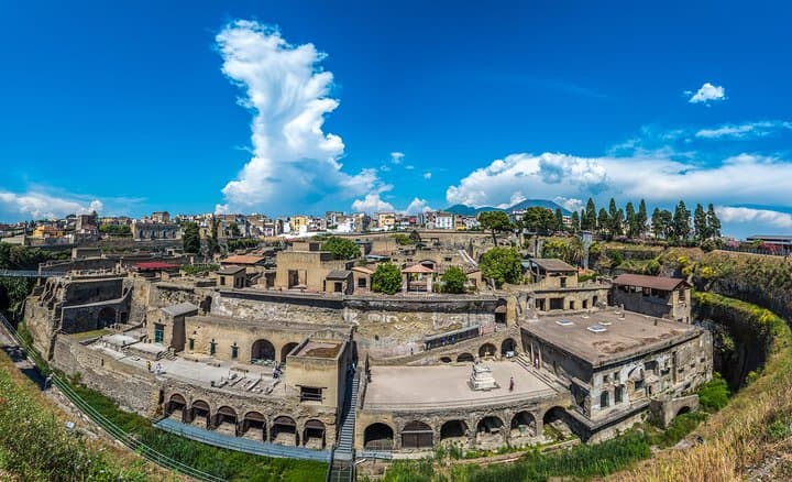 Herculaneum Private Tour with an Archaeologist