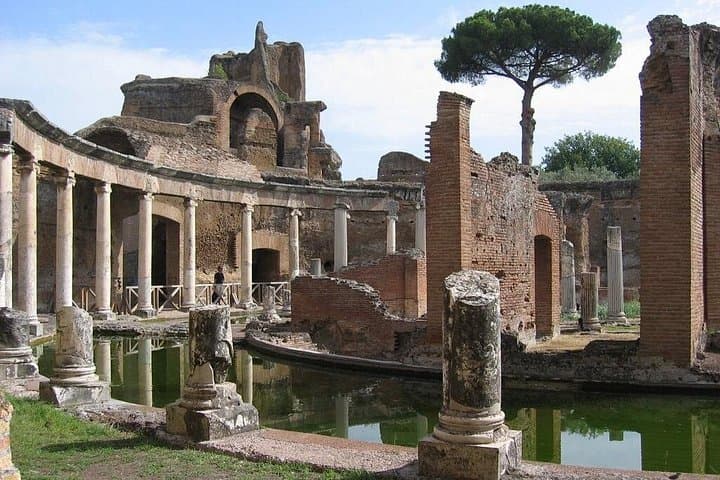 Tivoli Day Tour: Discover Hadrian's Villa and Villa d'Este