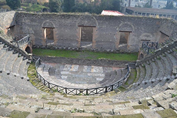 Transfer from Naples to Positano with 2 hours Private Tour in Pompeii