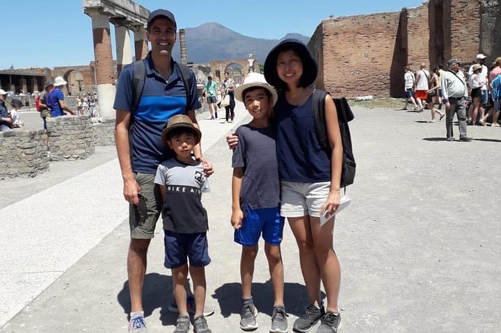 Tour of Pompeii for families with Transfer from Naples & Sorrento