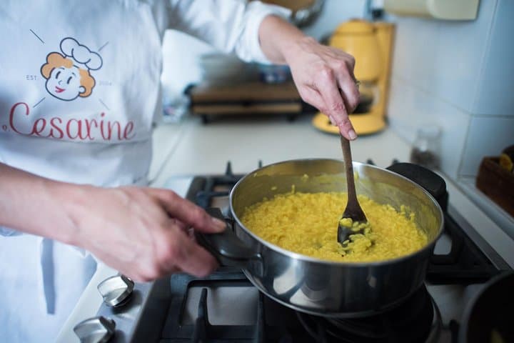 Preparing "Risotto alla milanese"