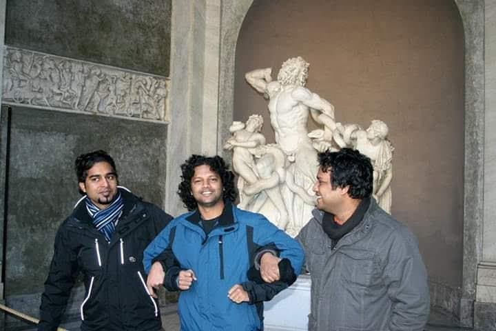 Friends have fun in front of Laocoon at the Vatican Museums.