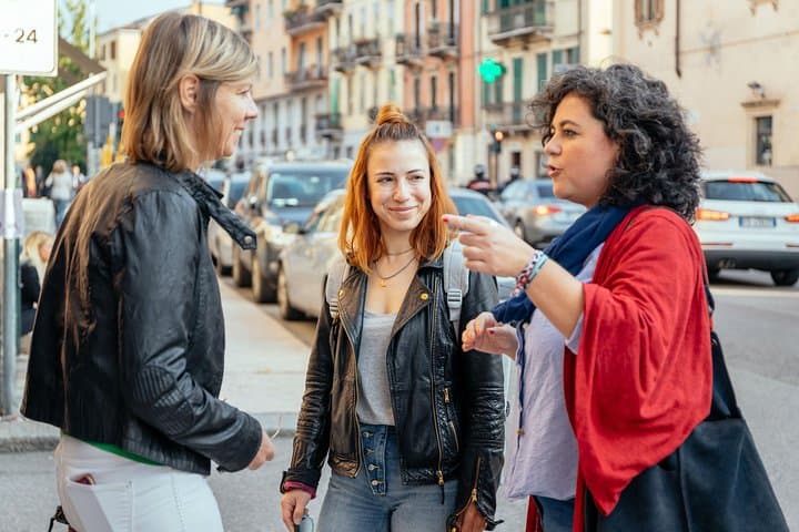 PRIVATE TOUR of Verona: Highlights & Hidden Gems With Locals & Snack Included