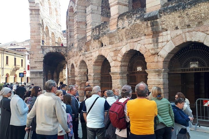 Verona & Lake Garda with Boat Cruise: Full-Day Tour from Milan