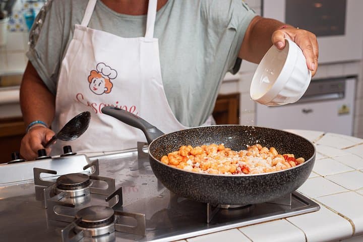 Lunch or dinner and cooking demo at a local home in Vietri sul Mare