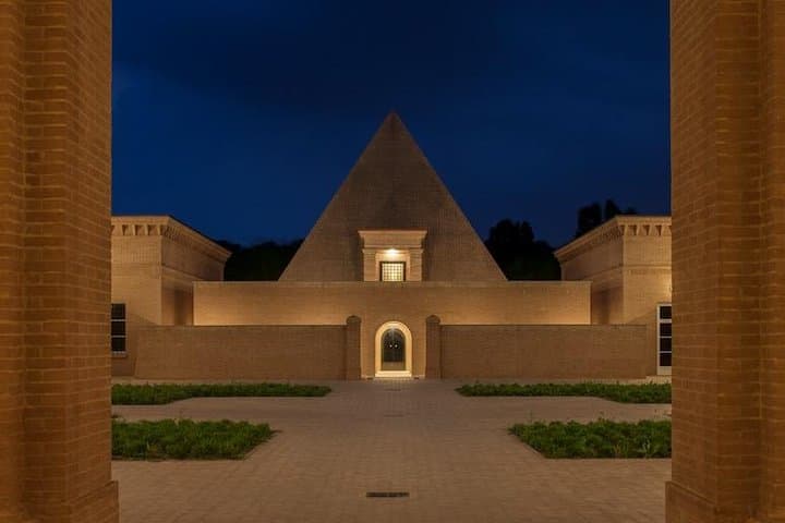 An exclusive night at the labyrinth-museum, in Parma countryside