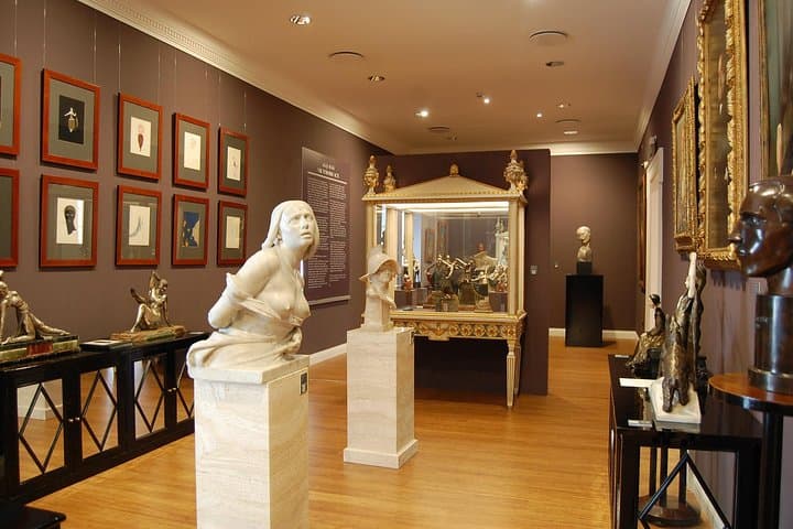 An exclusive night at the labyrinth-museum, in Parma countryside