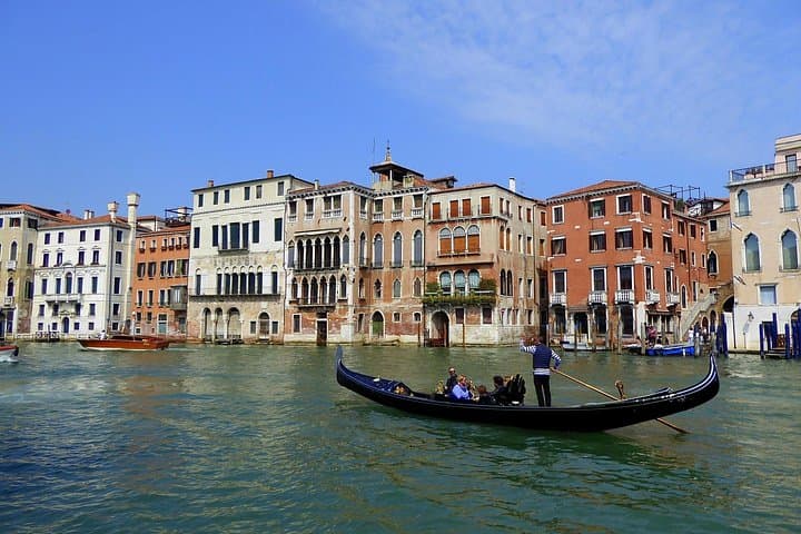 Private Gondola Serenade with Music