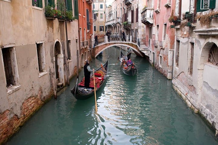 Private Gondola Serenade with Music