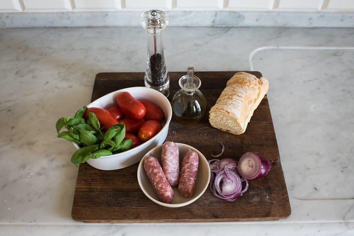 Cesarine: Market Tour & Cooking Class at Local's Home in Lucca