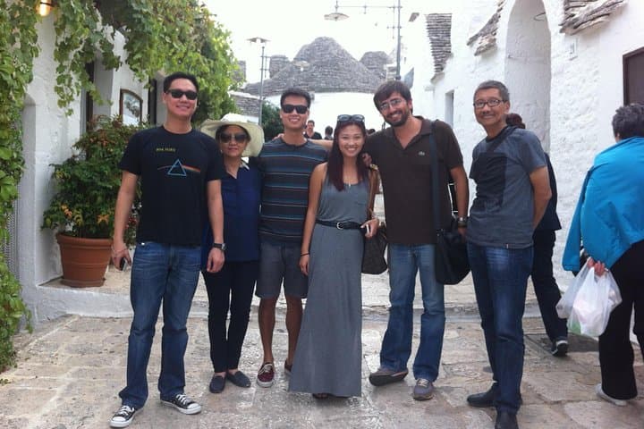 ALBEROBELLO - walking around with travelers
