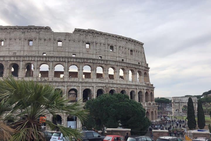 Colosseum private tour (1h)