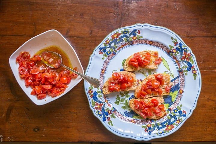 Tuscan Wine & Bruschetta Tasting for Families in San Gimignano