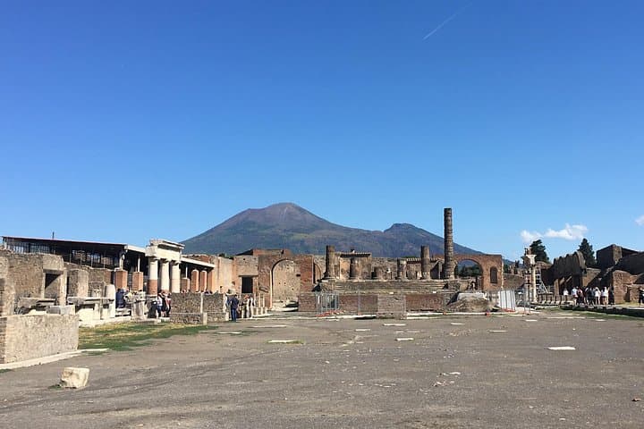 Pompeii with an archaeologist, the original!!!