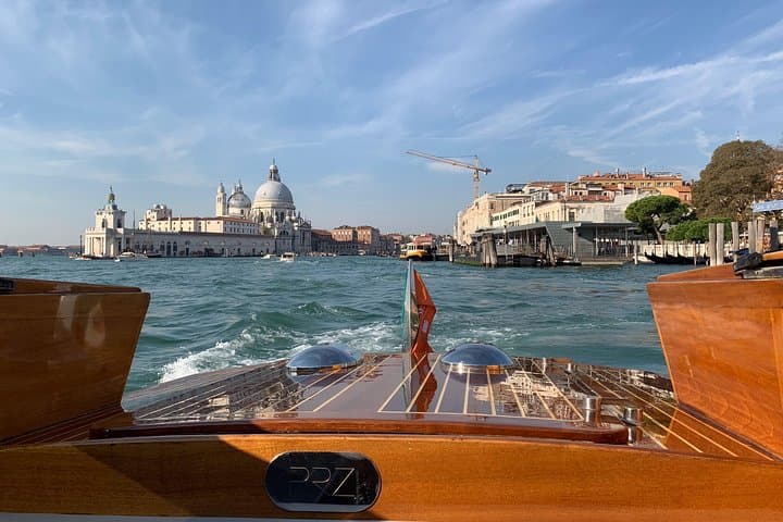 Grand Canal Boat Private Tour: Murano and Burano 4 hrs