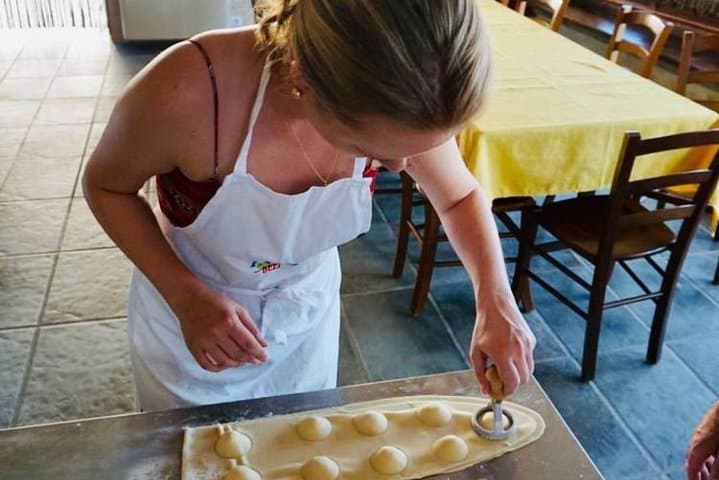 Cooking lesson: tagliatelle, mozzarella and tiramisu