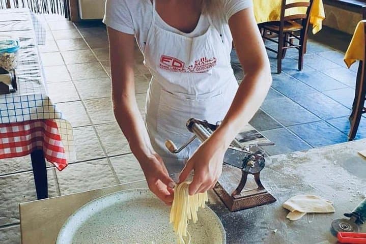 Cooking lesson: tagliatelle, mozzarella and tiramisu