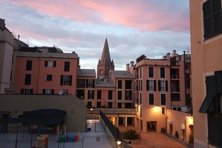 Discover the secrets of Genoa with a storyteller!