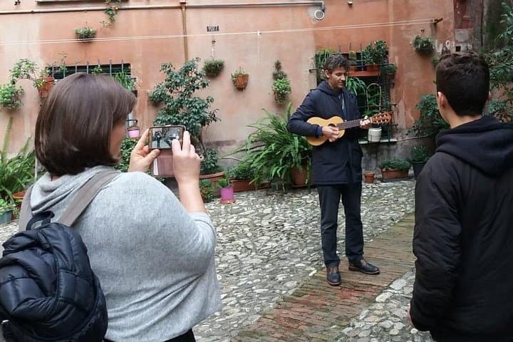 Discover the secrets of Genoa with a storyteller!