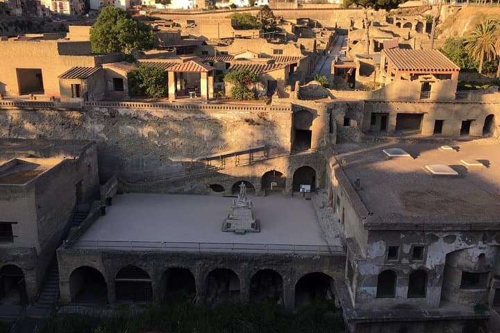Herculaneum with an archaeologist, The original !!!!