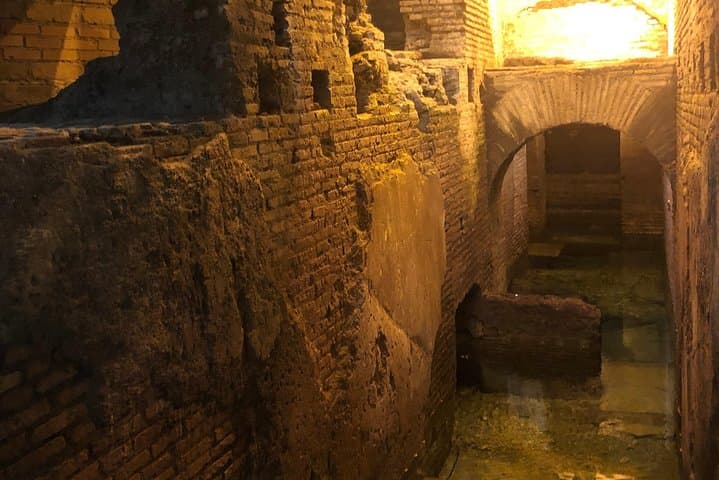 Rome: Trevi Fountain District and Underground Domus Guided Tour