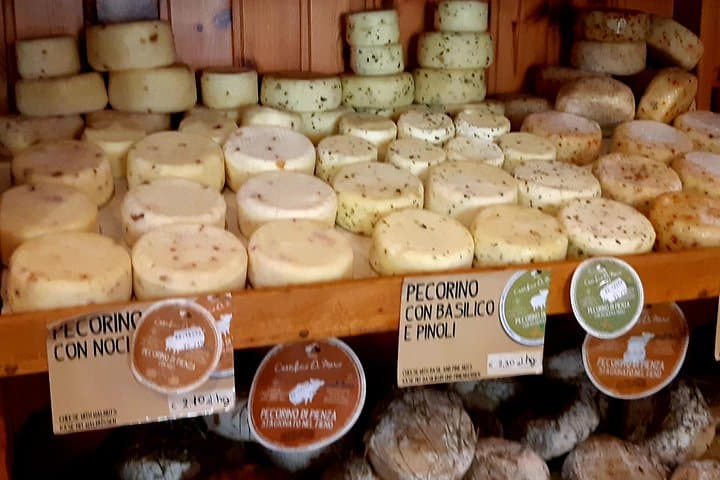 Pecorino cheese shop in Pienza
(Original photo of our tours)