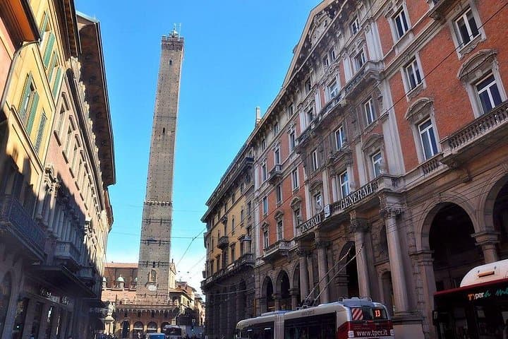 Private 3-hour Walking Tour of Bologna with private official tour guide