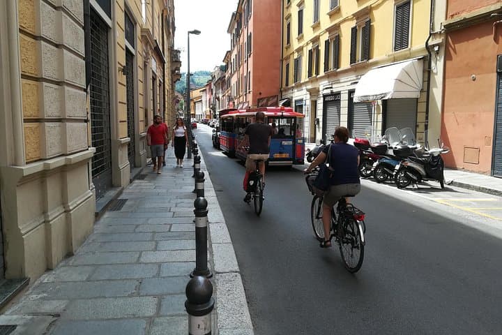 Private 3-hour Walking Tour of Bologna with private official tour guide