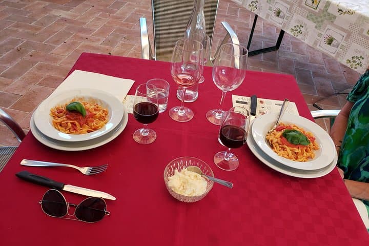 Truffle Hunt & Bio Lunch in Assisi