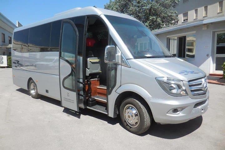 MINIBUS 20 SEATS