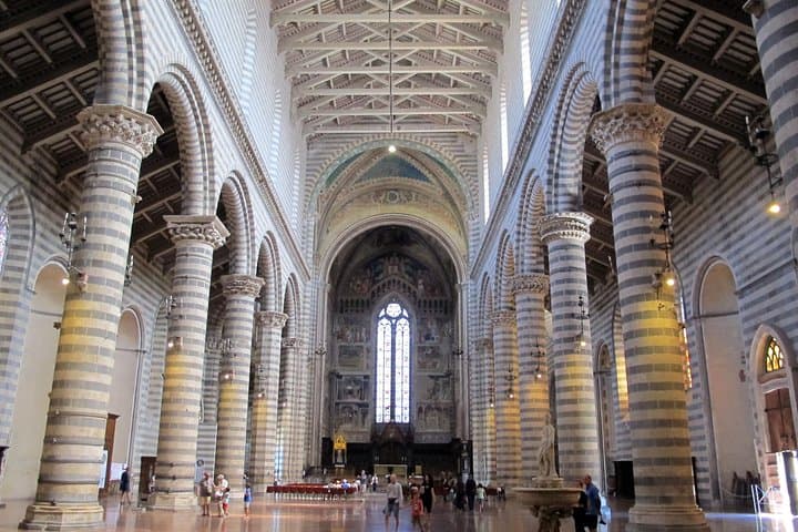 Private One way transfer from Florence to Rome with 2 hours stop in Orvieto