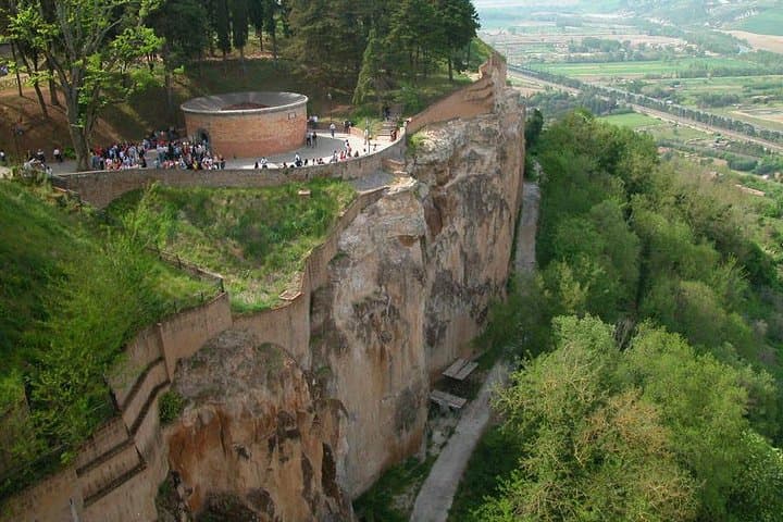 Private One way transfer from Florence to Rome with 2 hours stop in Orvieto