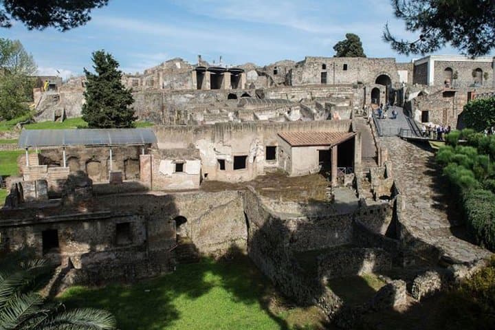 Private Guided Tour Of Capri - Sorrento & Pompeii