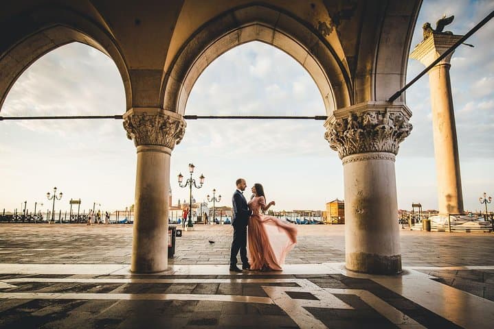 Sunrise Couple Photoshoot Tour