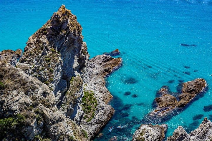 Don't dream of your island, reach it ...