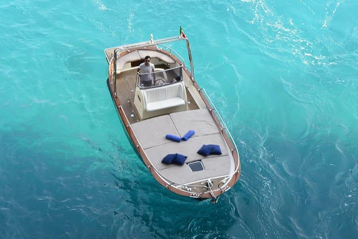 Capri excursion in a private boat
