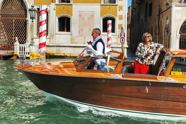 Private transfer from hotel in Venice To VCE airport