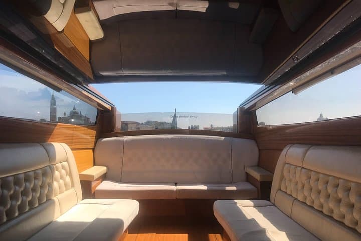 Private transfer from hotel in Venice To VCE airport