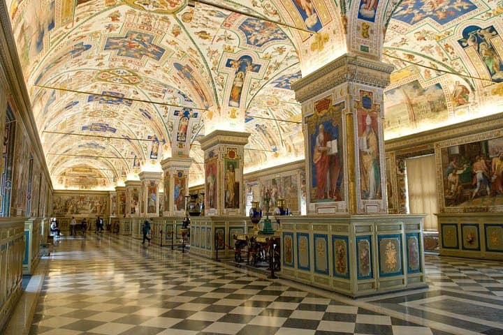 SKIP LINE Vatican Museums, Sistine Chapel & St. Peter's with Dome