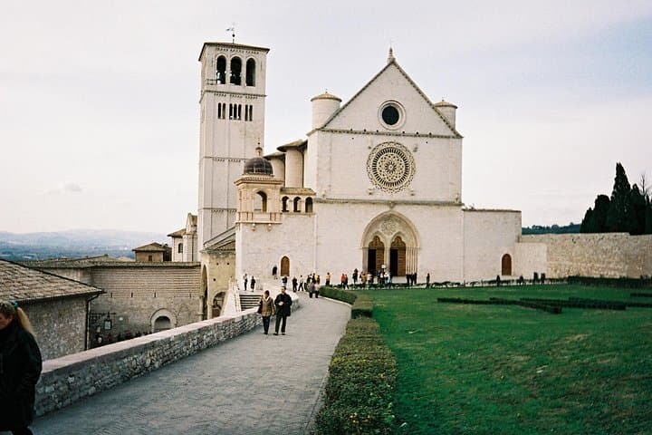 Relaxing walking tour of Assisi