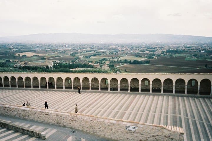 Relaxing walking tour of Assisi
